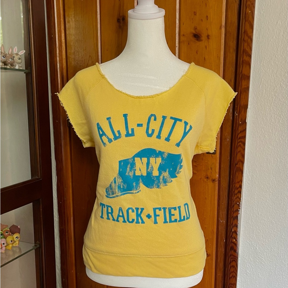 Derek Heart Yellow Short Sleeve T-Shirt Size L